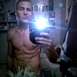 Две девушки и парень, ищем девушку для серьезных отношений вчетвером Две девушки и парень, ищем девушку для серьезных отношений вчетвером