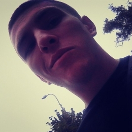 Две девушки и парень, ищем девушку для серьезных отношений вчетвером Две девушки и парень, ищем девушку для серьезных отношений вчетвером