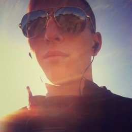 Две девушки и парень, ищем девушку для серьезных отношений вчетвером Две девушки и парень, ищем девушку для серьезных отношений вчетвером